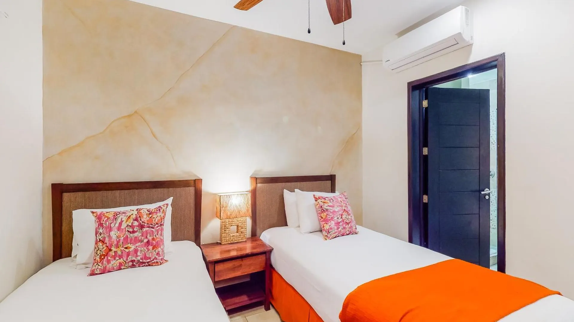 Residences El Faro, Coral 305 Playa del Carmen 0*,
