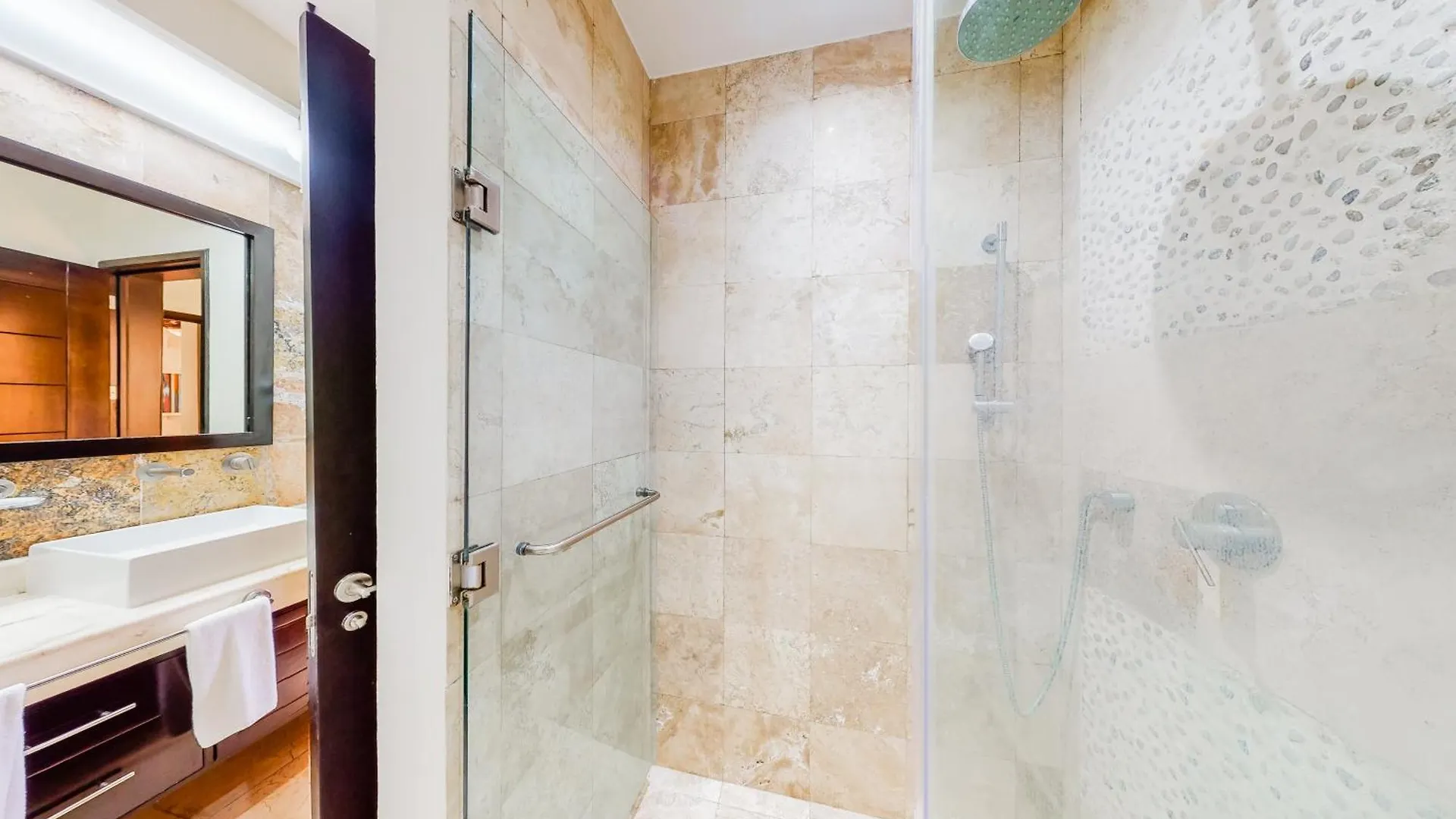 Residences El Faro, Coral 305 Playa del Carmen Apartment